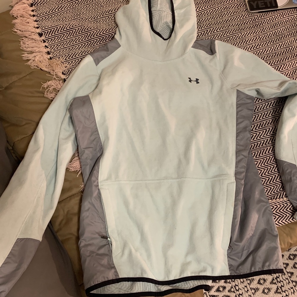 Women’s light blue UA sweatshirt